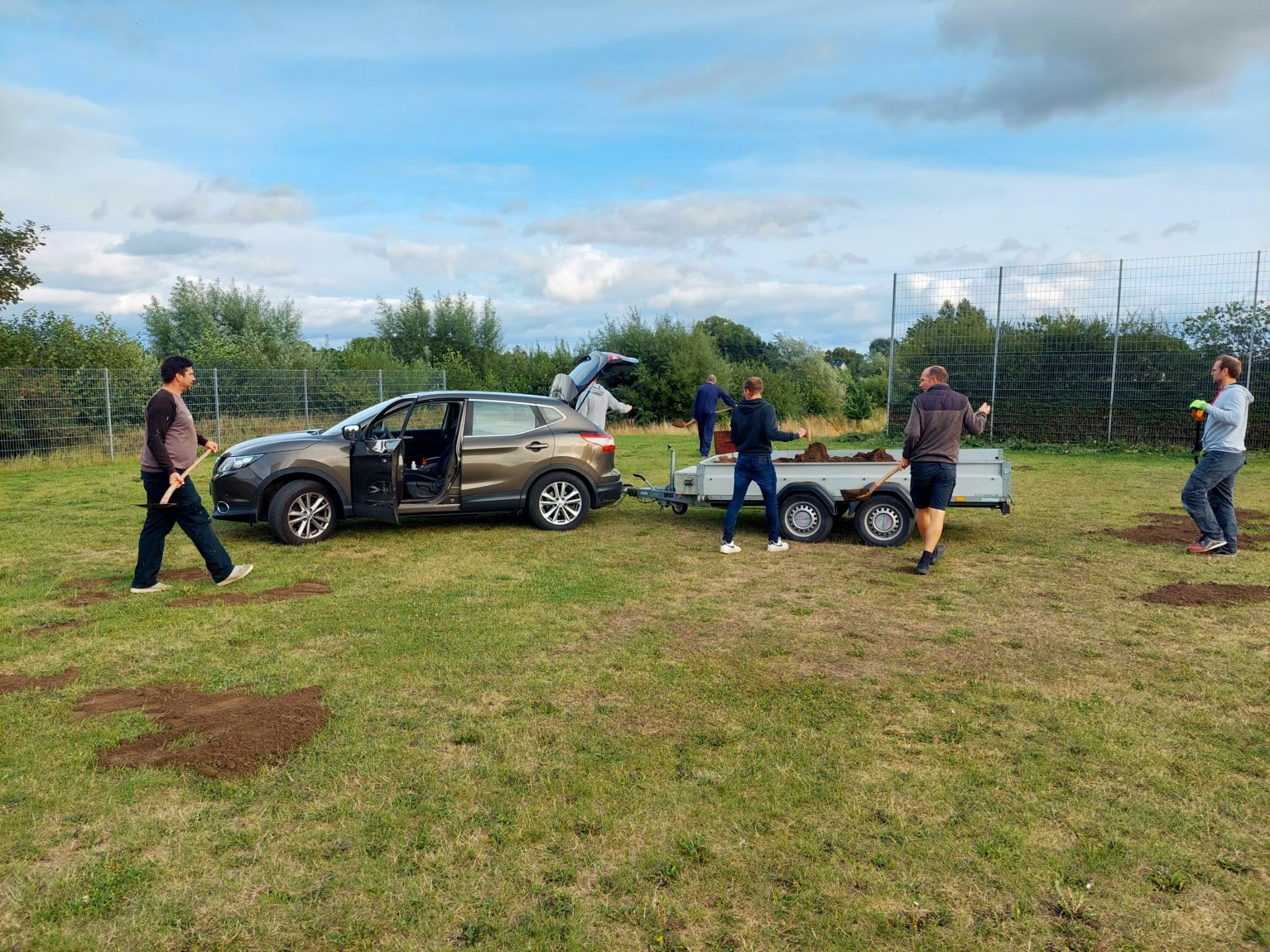 Fußball | Schäden des TSV Trainingsplatzes wurden ausgebessert 4 Traingsplatzreparatur September 2022 TSV Nordschwansen Karby